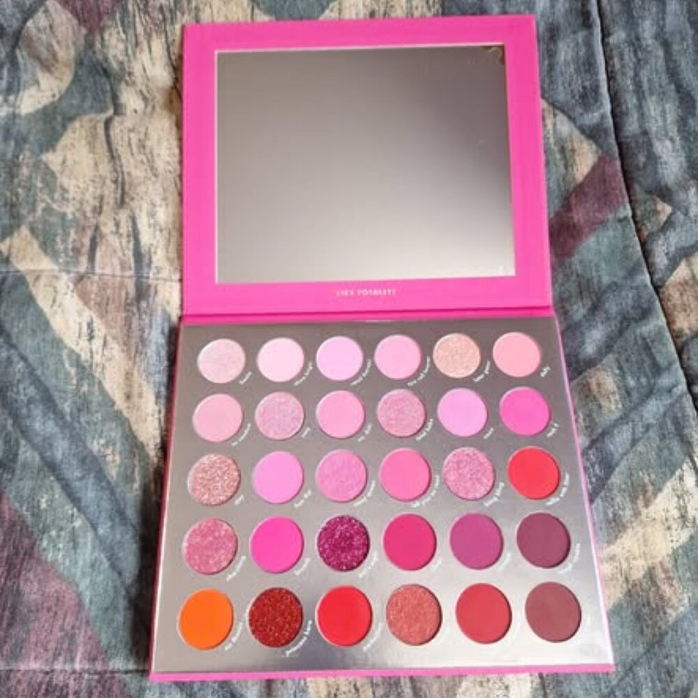 Kara Beauty - 💕 Like Totally! Eyeshadow Palette | Lightly Swatched